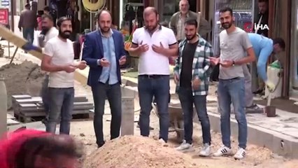 Sokak ortasındaki mezarı görenler durup dua okudu, gerçek ise bambaşka çıktı!