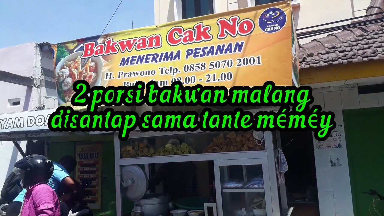 Aunt Memey Eats Bakwan Malang  ||  Tante Méméy Santap Bakwan Malang