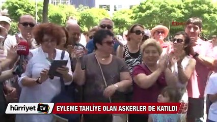 Ezan okunurken açıklamaya ara verdiler