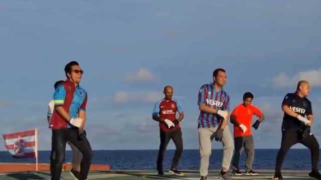 Trabzonspor formalarıyla Pasifik Okyanusu'nda dans ettiler: Bize her yer Trabzon