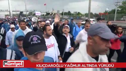Kılıçdaroğlu, Adalet Yürüyüşü'nün 20’nci günde yağmurda yürüdü