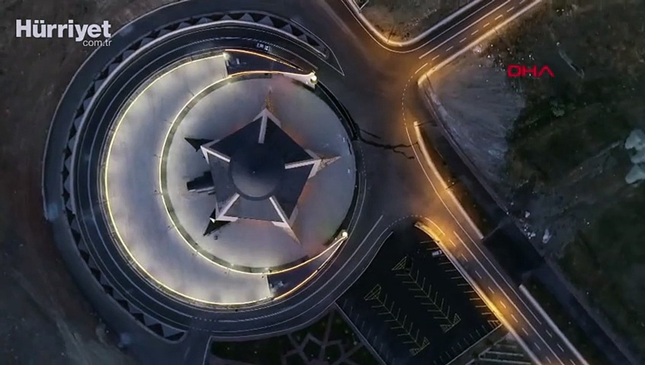 Türkiye'nin ilk ay-yıldızlı camisi yarın ibadete açılıyor