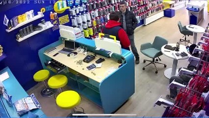 AFYONKARAHİSAR - Telefoncudan hırsızlık güvenlik kamerasında