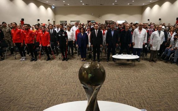 Ankara haberleri | Ampute Futbol Milli Takımı'ndan Ankara Şehir Hastanesi'ndeki hastalara moral ziyareti