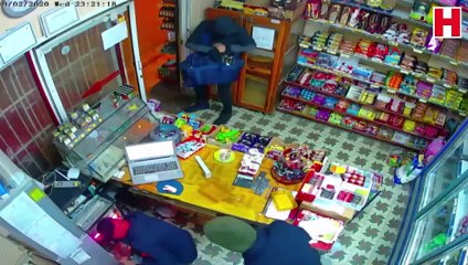 Adana'da bir market 5 kişi tarafından böyle gasp edildi