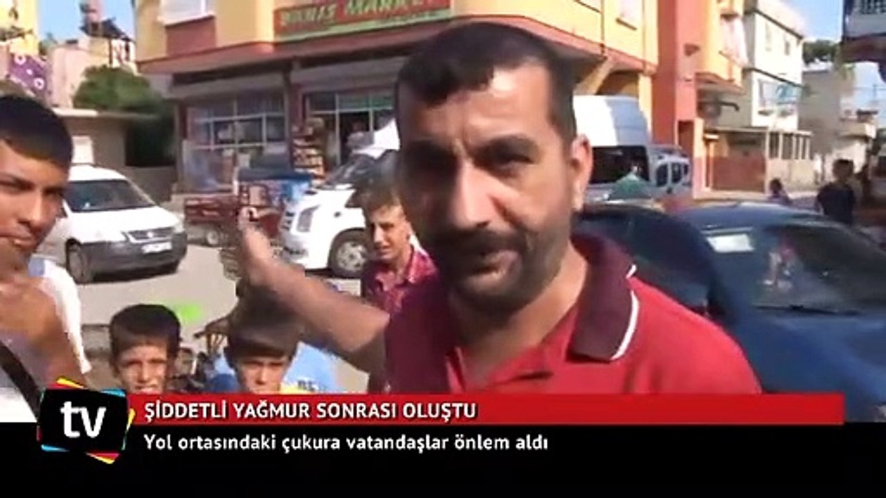 Yol ortasındaki çukura vatandaşlar önlem aldı