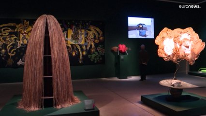 "Oggetti del desiderio", surrealismo protagonista al London Design Museum