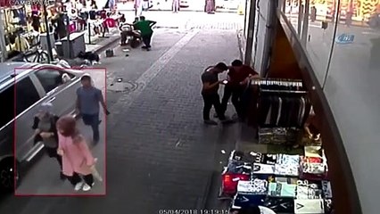 Genç kızın arkasından yaklaşıp böyle çaldı