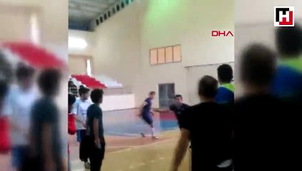 Liseliler tekme-tokat birbirlerine girdi