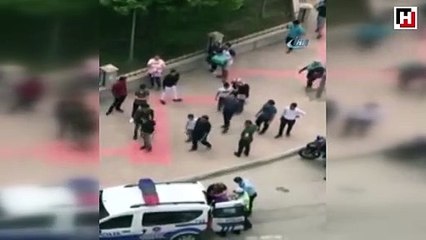 Adliye önünde otomobilini ateşe verdi