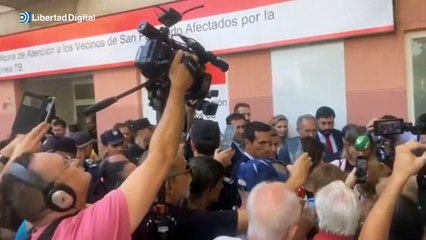 Afectados por el Metro en San Fernando dan tenso recibimiento a Ayuso