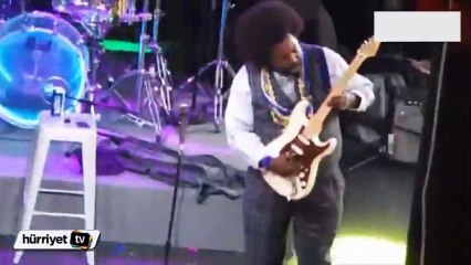 Afroman sahnede hayranını yumrukladı