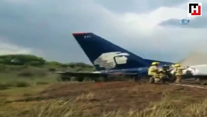 Meksika'da yolcu uçağı düştü