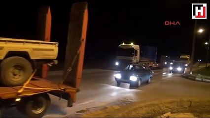 Tanklar sınır kapısından geçiyor