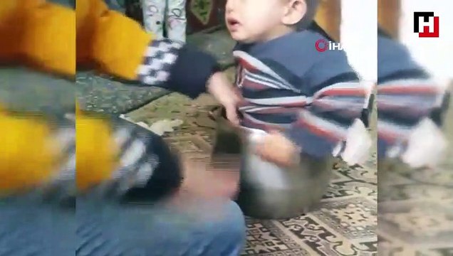 Afacan çocuk düdüklü tencereye sıkıştı