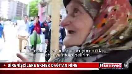 ESKİŞEHİR'DE GEZİ PARKI DİRENİŞÇİLERİNE EKMEK DAĞITAN NİNE!