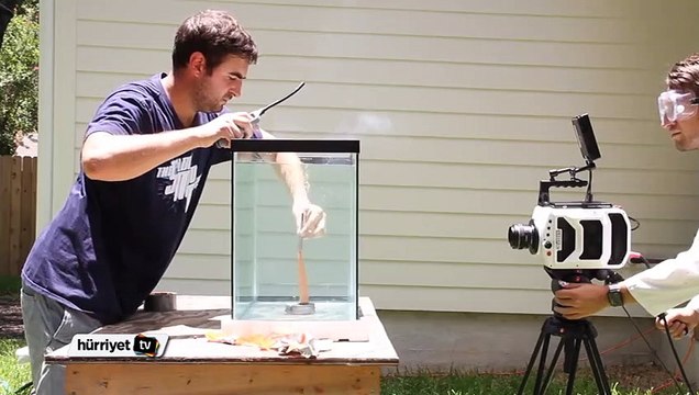 Ağır çekim görüntüleriyle su altı patlaması