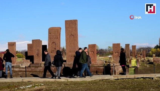 Erdoğan’ın çağrısından sonra Ahlat Selçuklu Mezarlığına ziyaretçi akını