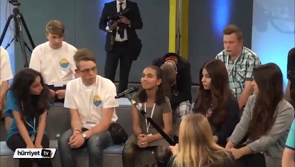 Merkel Filistinli mülteci kızı ağlattı