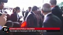 Ahmet Davutoğlu salona giriş yaptı