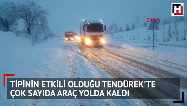 Tendürek Dağı geçidi kardan ulaşıma kapandı, araçlar yolda kaldı