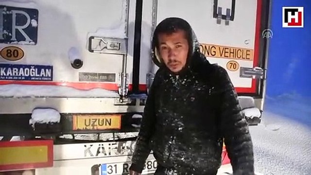 Tendürek Geçidi'nde ulaşıma kar ve tipi engeli