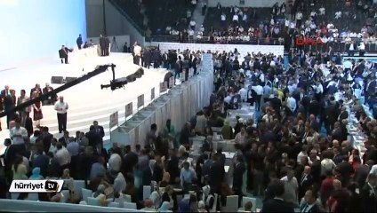 Davutoğlu, geçerli bin 353 oyun tamamı ile yeniden Genel Başkan