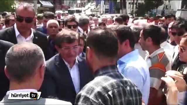 Davutoğlu'nu Artvin'de Başbakanım hoş geldiniz diye karşıladılar