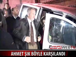 TAHLİYE OLAN AHMET ŞIK BÖYLE KARŞILANDI