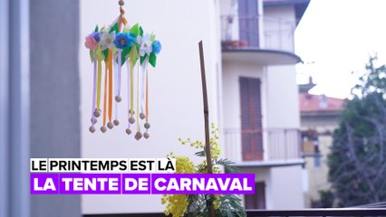 Le printemps est là : la tente de carnaval en suspension