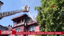 Arnavutköy'de ahşap binanın çatısında yangın