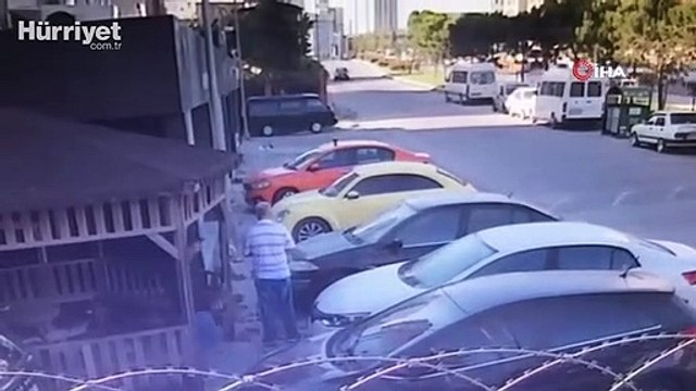 Servis aracını beklerken bıçaklı saldırıya uğradı