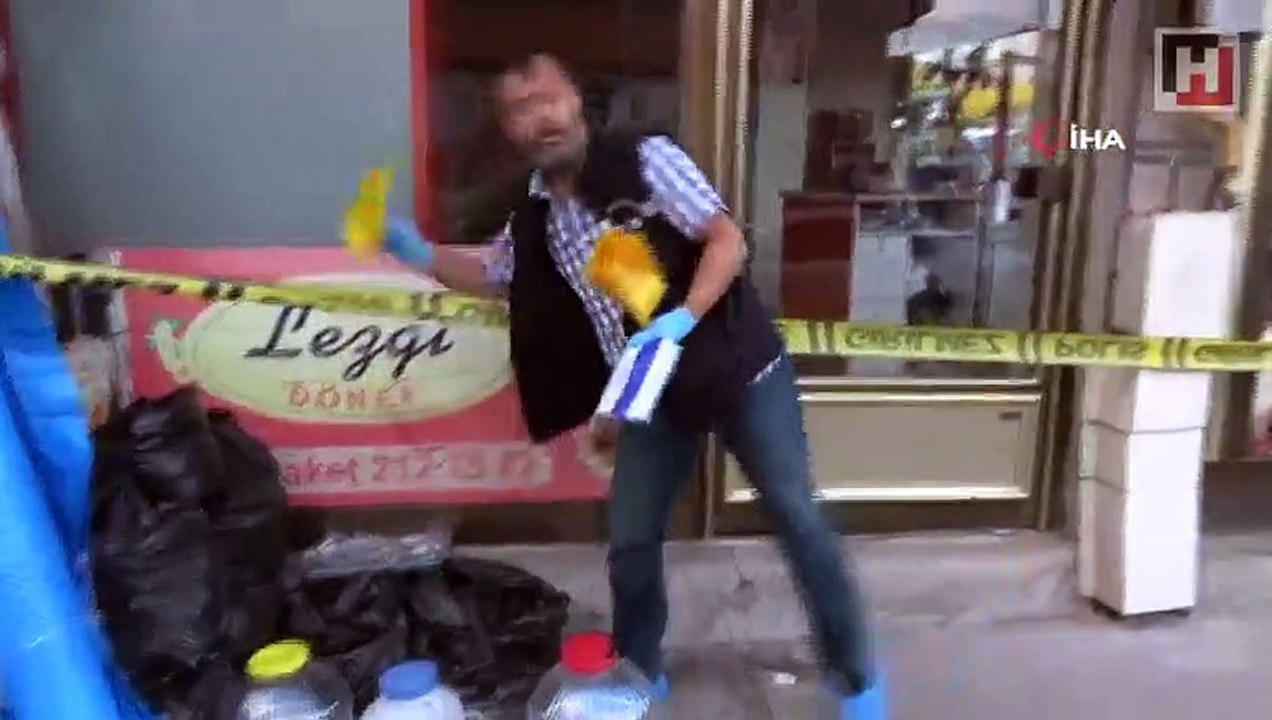 Eski eşini kızının gözü önünde boğazından bıçaklayarak öldürdü