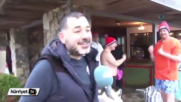 Hollandalılar dondurucu soğukta denize girdiler