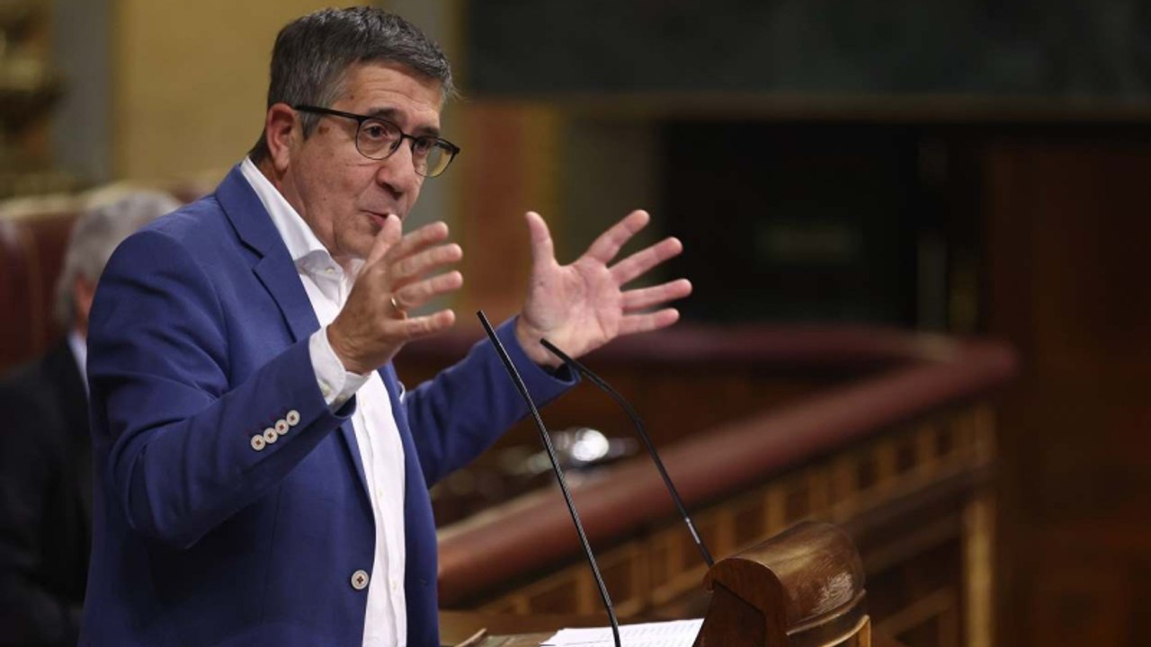 La lección de Patxi López al PP de la "pulserita rojigualda" por los ataques al Gobierno