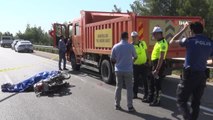 Son dakika haber! Karayolunda temizlik yapan kamyona çarpan motosikletli genç kadın hayatını kaybetti