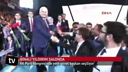 Binali Yıldırım salona giriş yaptı