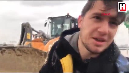 İzmir - Eskişehir tren seferleri aşırı yağış yüzünden durdu, yol kapandı, işçiler kepçeyle taşındı