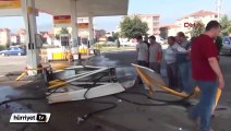 Otomobil akaryakıt istasyonuna daldı: 2 yaralı