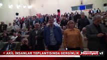 AKIL İNSANLAR TOPLANTISINDA OLAY! İSTİKLAL MARŞI SÖYLENİRKEN AYAĞA KALKMADILAR