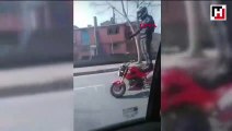 Motosiklet sürücüsünden göreni şaşkına çeviren hareket