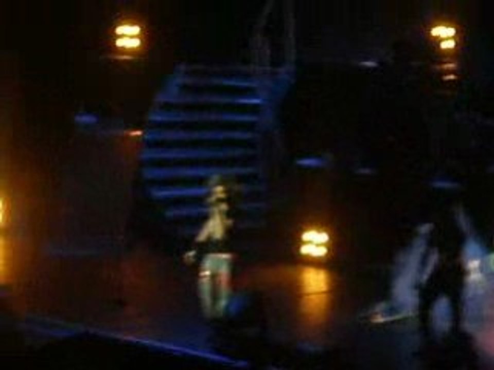 Tokio Hotel à Bercy le 09/03/08 - Bill qui parle