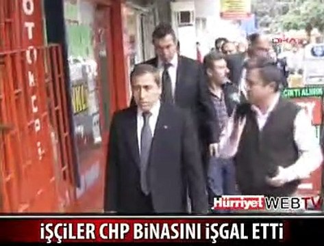 İŞÇİLER CHP BİNASINI İŞGAL ETTİ