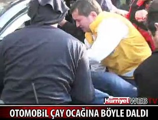 OTOMOBİL İNSANLARIN ARASINA DALDI