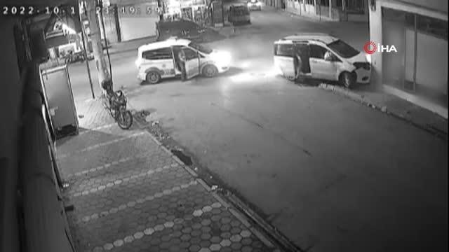 Adana'da polisten kaçan aracın yakalandığı an aksiyon filmlerini aratmadı. Olay anbean kameralara yansıdı