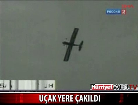 UÇAK BÖYLE YERE ÇAKILDI