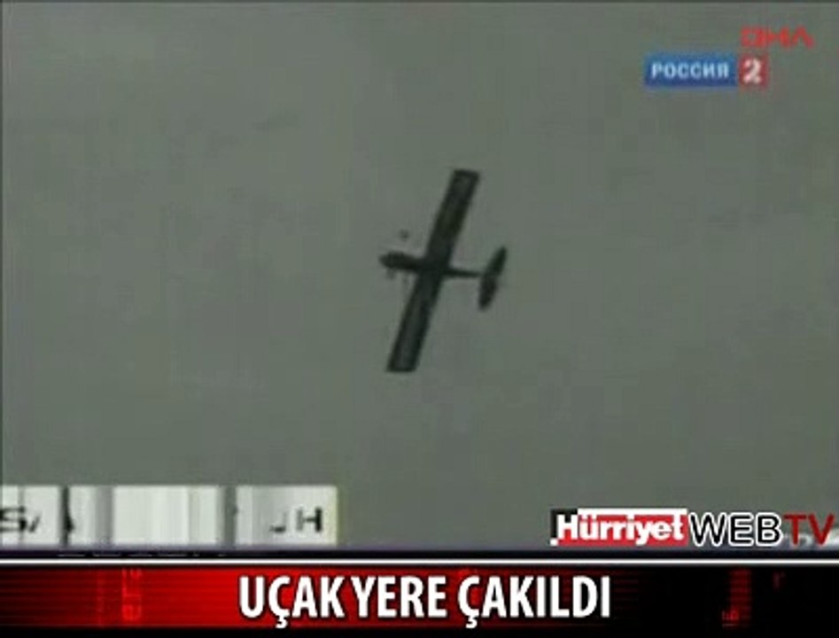 UÇAK BÖYLE YERE ÇAKILDI