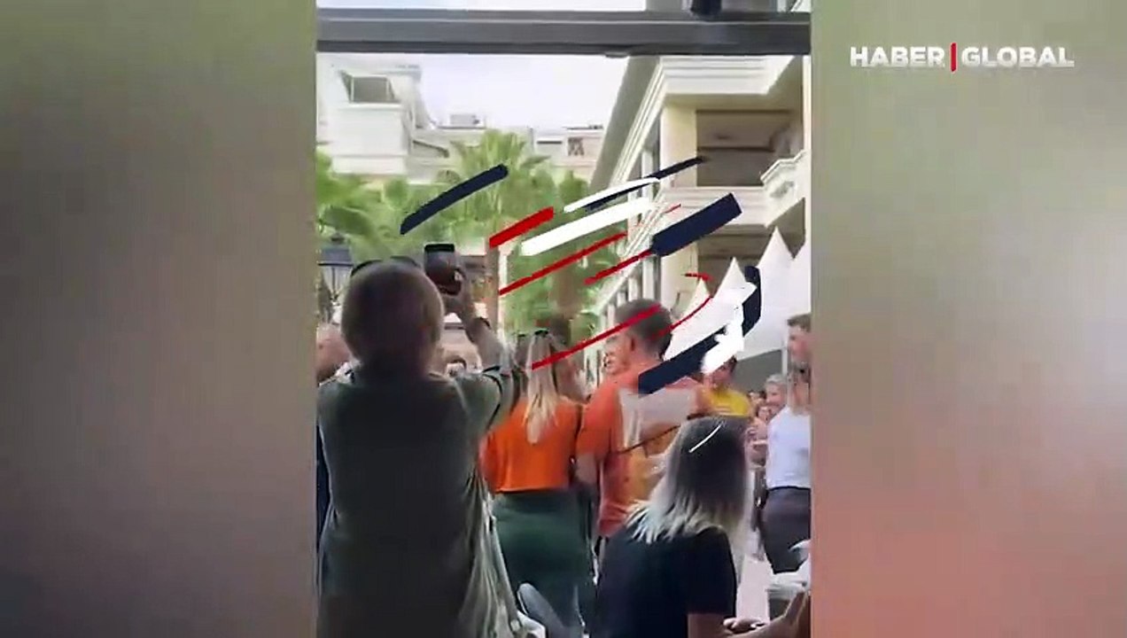 Ünlü şef Somer Sivrioğlu'nun AVM'ye korumalarla girdiği görüntüler gündem oldu