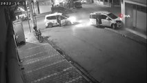 Adana'da polisten kaçan aracın yakalandığı an aksiyon filmlerini aratmadı. Olay anbean kameralara yansıdı