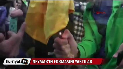 Brezilya taraftarları Neymar'ın formasını yaktı